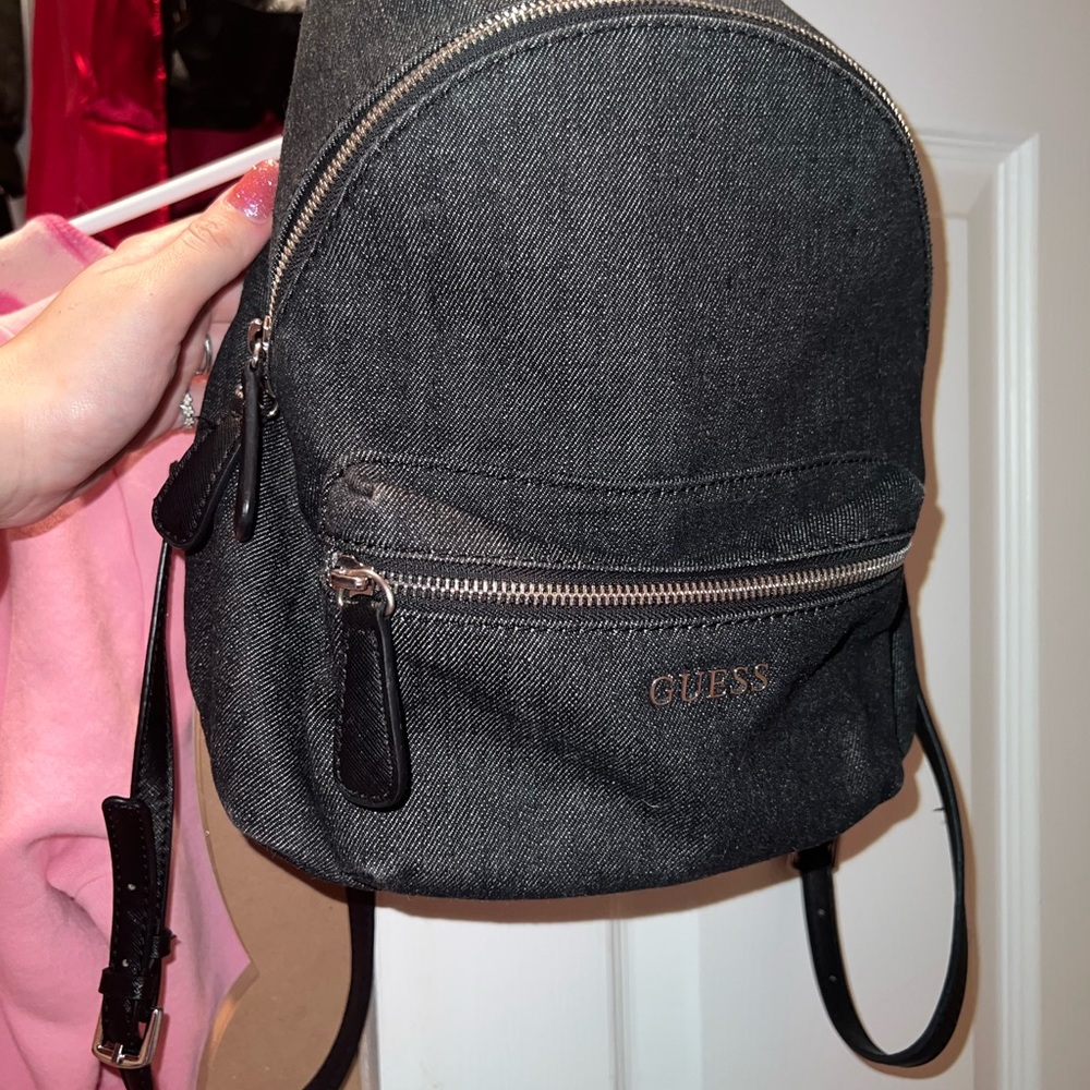 Guess backpack 🎒 - Picture 3 of 5